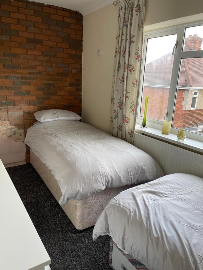 Spacious, Sleeps 17, 3 Bathrooms, Parking, مانسفيلد المظهر الخارجي الصورة