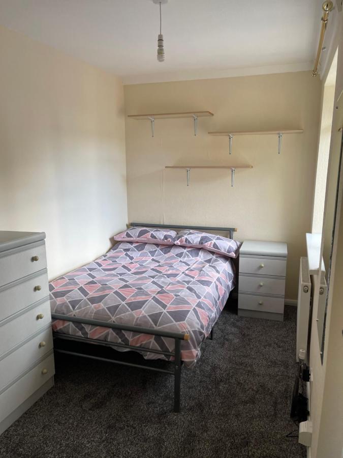 Spacious, Sleeps 17, 3 Bathrooms, Parking, مانسفيلد المظهر الخارجي الصورة
