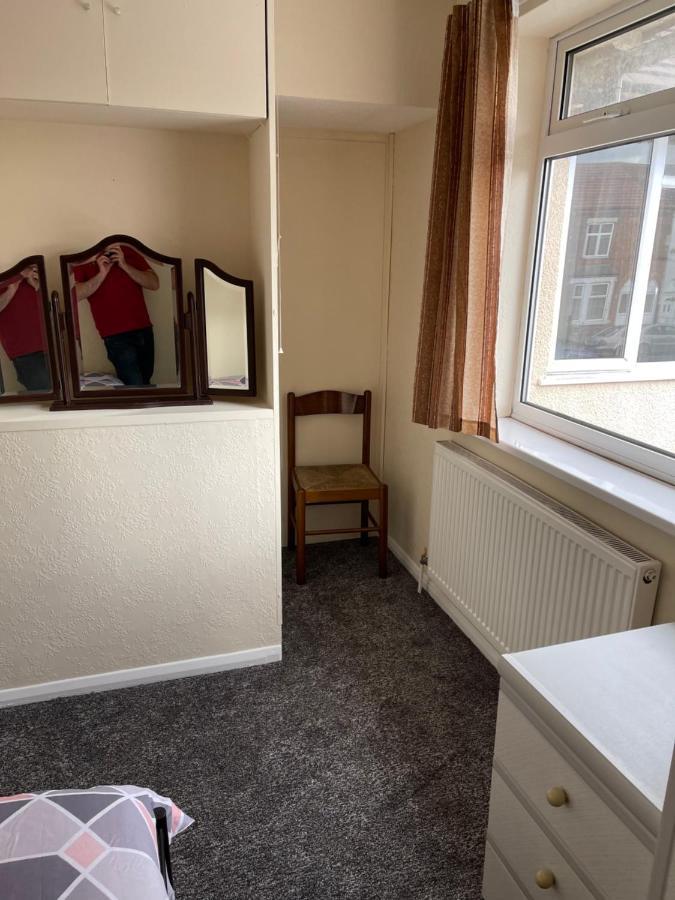 Spacious, Sleeps 17, 3 Bathrooms, Parking, مانسفيلد المظهر الخارجي الصورة