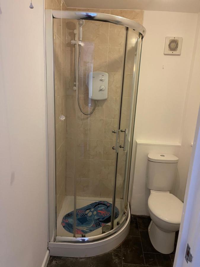 Spacious, Sleeps 17, 3 Bathrooms, Parking, مانسفيلد المظهر الخارجي الصورة