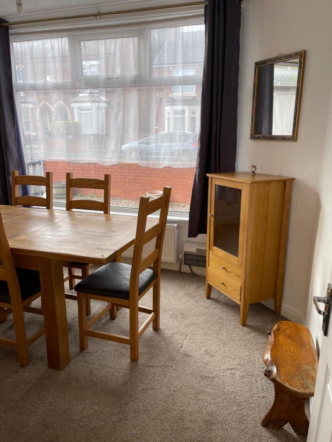 Spacious, Sleeps 17, 3 Bathrooms, Parking, مانسفيلد المظهر الخارجي الصورة