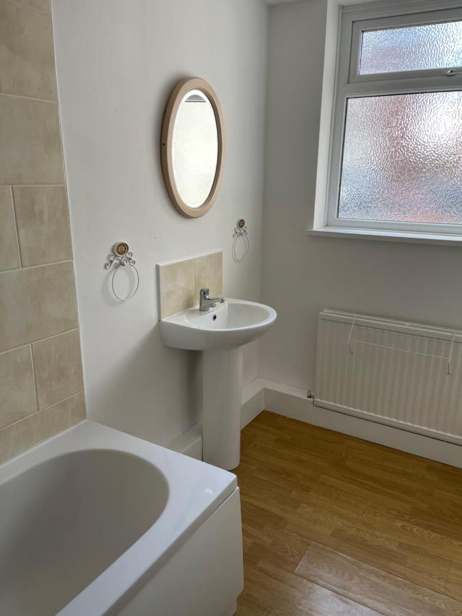Spacious, Sleeps 17, 3 Bathrooms, Parking, مانسفيلد المظهر الخارجي الصورة