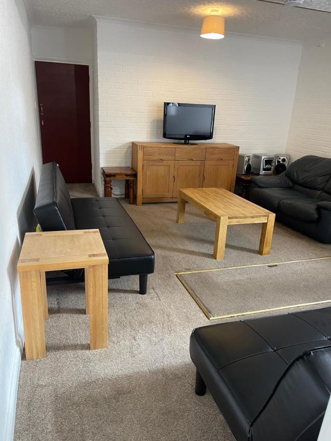 Spacious, Sleeps 17, 3 Bathrooms, Parking, مانسفيلد المظهر الخارجي الصورة