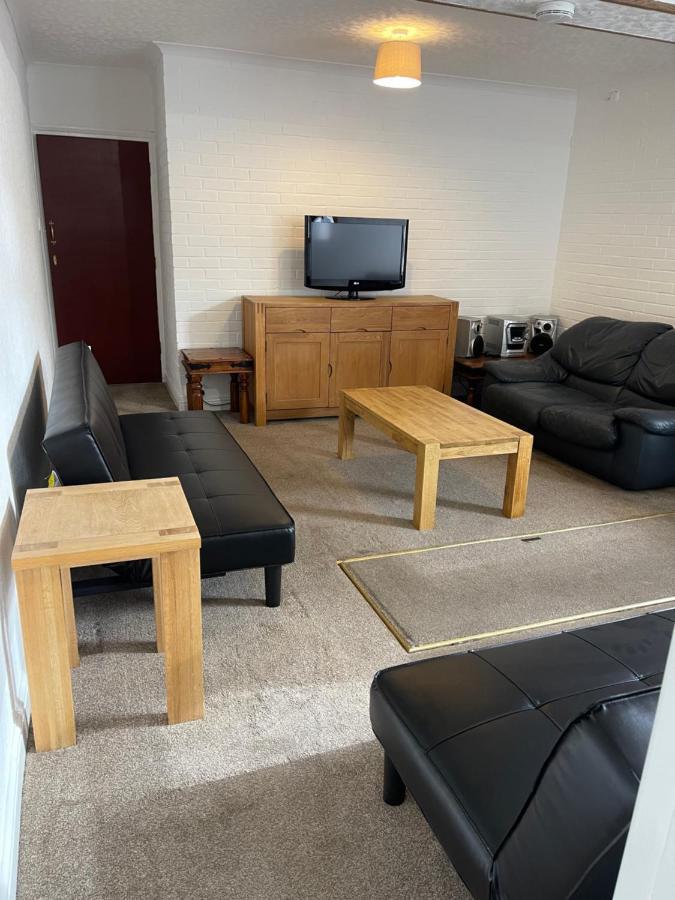 Spacious, Sleeps 17, 3 Bathrooms, Parking, مانسفيلد المظهر الخارجي الصورة