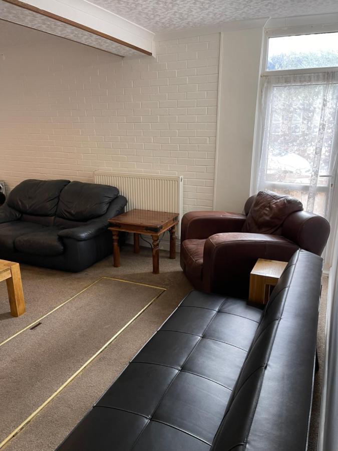 Spacious, Sleeps 17, 3 Bathrooms, Parking, مانسفيلد المظهر الخارجي الصورة