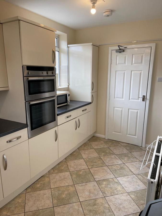 Spacious, Sleeps 17, 3 Bathrooms, Parking, مانسفيلد المظهر الخارجي الصورة