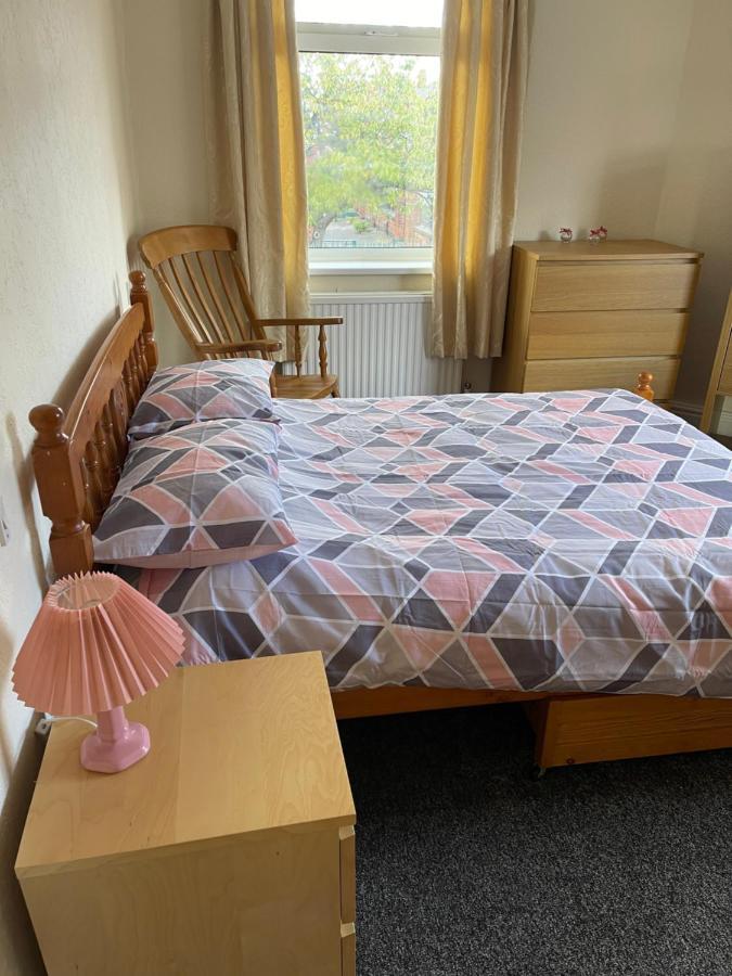 Spacious, Sleeps 17, 3 Bathrooms, Parking, مانسفيلد المظهر الخارجي الصورة
