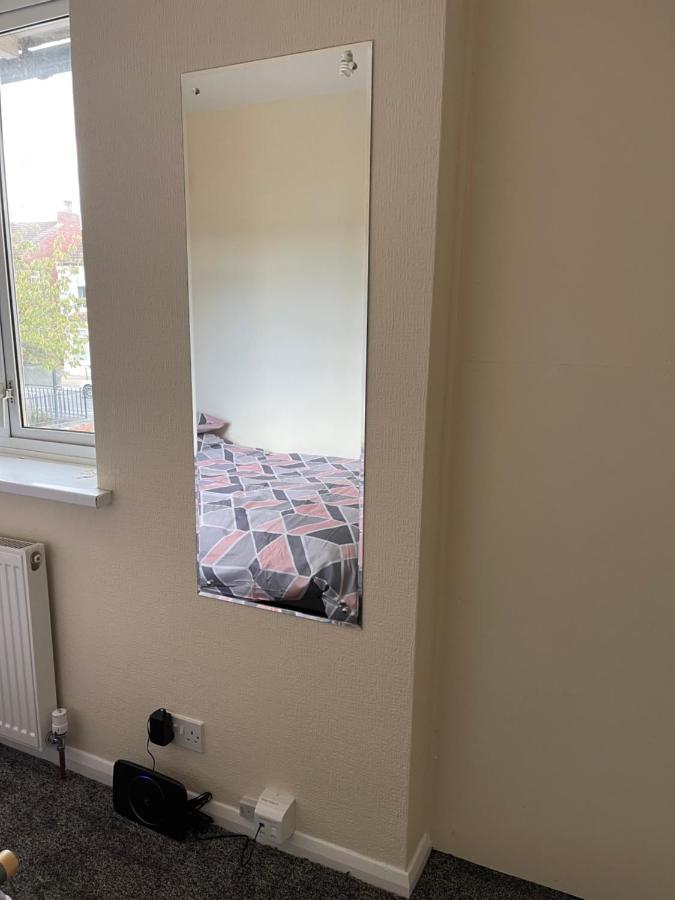 Spacious, Sleeps 17, 3 Bathrooms, Parking, مانسفيلد المظهر الخارجي الصورة