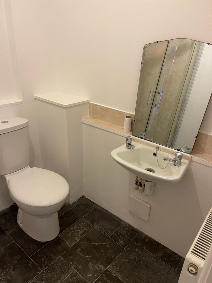 Spacious, Sleeps 17, 3 Bathrooms, Parking, مانسفيلد المظهر الخارجي الصورة