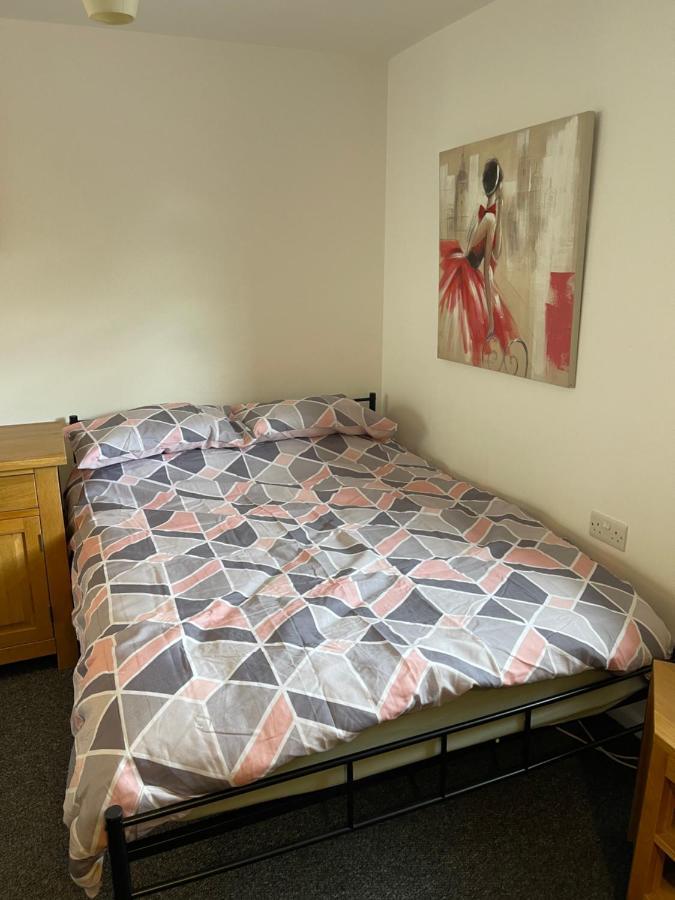 Spacious, Sleeps 17, 3 Bathrooms, Parking, مانسفيلد المظهر الخارجي الصورة