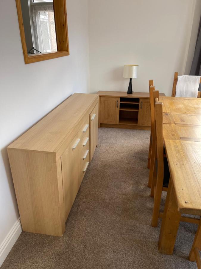 Spacious, Sleeps 17, 3 Bathrooms, Parking, مانسفيلد المظهر الخارجي الصورة