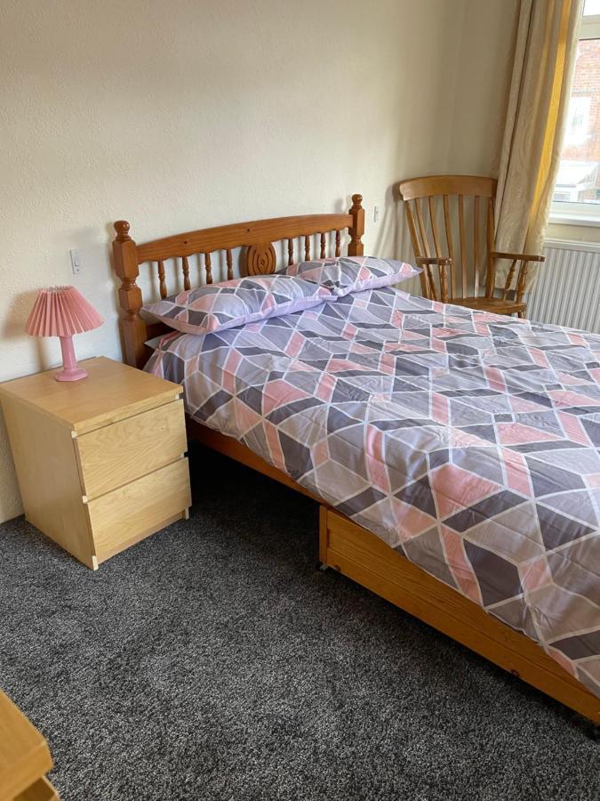 Spacious, Sleeps 17, 3 Bathrooms, Parking, مانسفيلد المظهر الخارجي الصورة