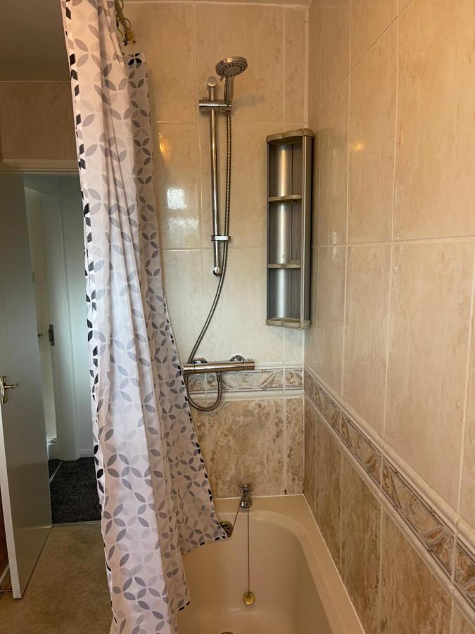 Spacious, Sleeps 17, 3 Bathrooms, Parking, مانسفيلد المظهر الخارجي الصورة