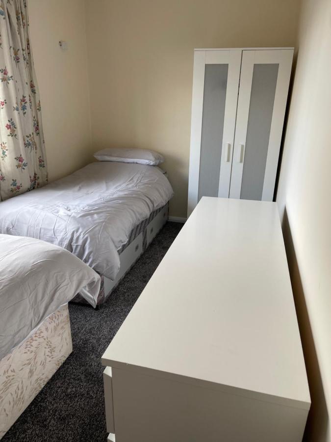 Spacious, Sleeps 17, 3 Bathrooms, Parking, مانسفيلد المظهر الخارجي الصورة