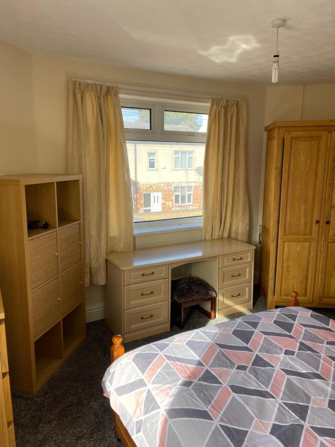 Spacious, Sleeps 17, 3 Bathrooms, Parking, مانسفيلد المظهر الخارجي الصورة