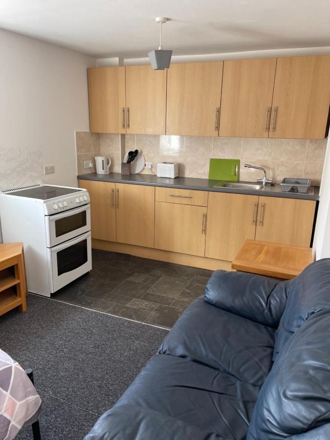 Spacious, Sleeps 17, 3 Bathrooms, Parking, مانسفيلد المظهر الخارجي الصورة